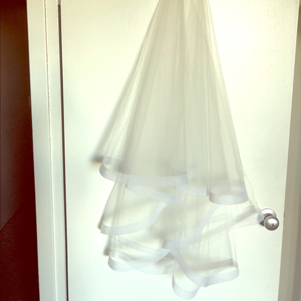 NWT Veil - Matches Dress In Previous Listing